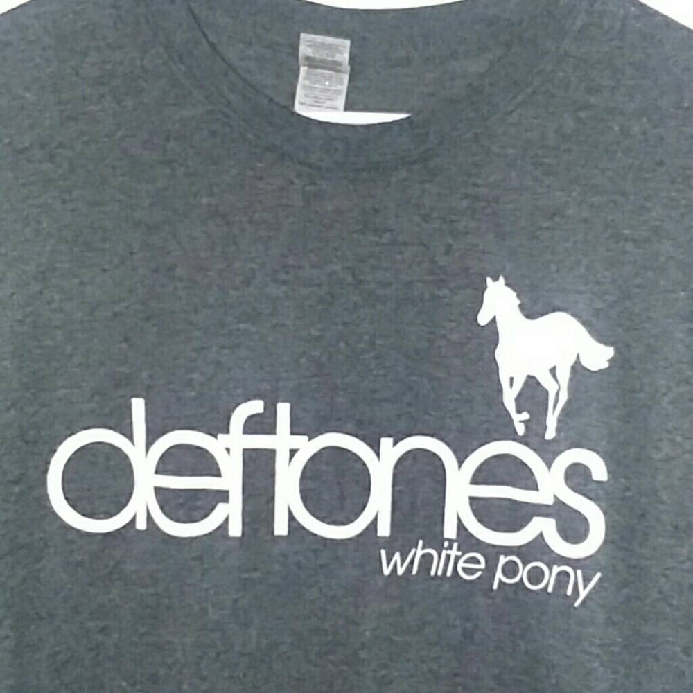 Deftones Concert Graphic Tshirt Men's large gray